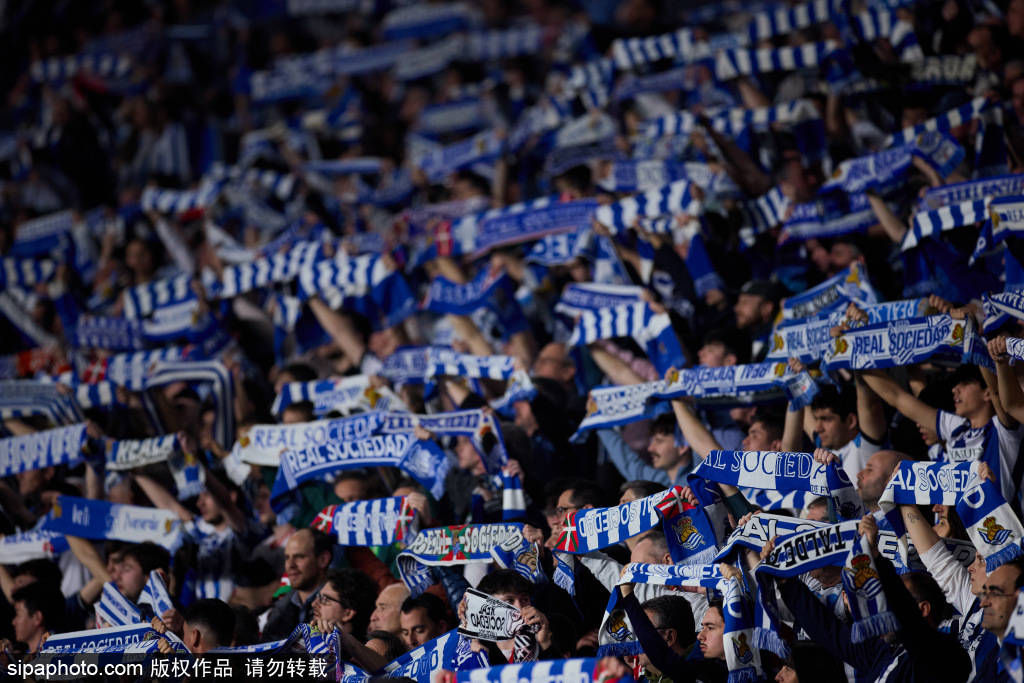 比利亚雷亚尔复古球衣引爆西甲：球迷集体“点赞”，黄色潜水艇掀起怀旧狂潮！